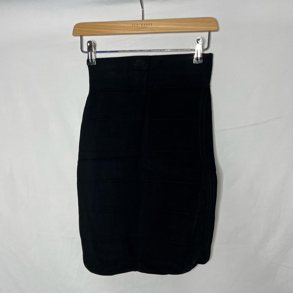 Ted Baker Dittsie  skirt black size 1 equivalent to an 4 US.